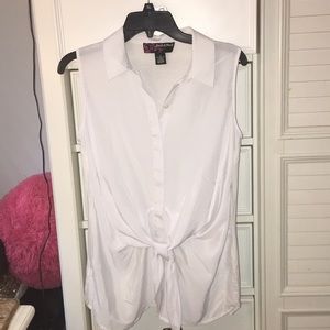 Peck & Peck - White Sleeveless Top With Front Tie!